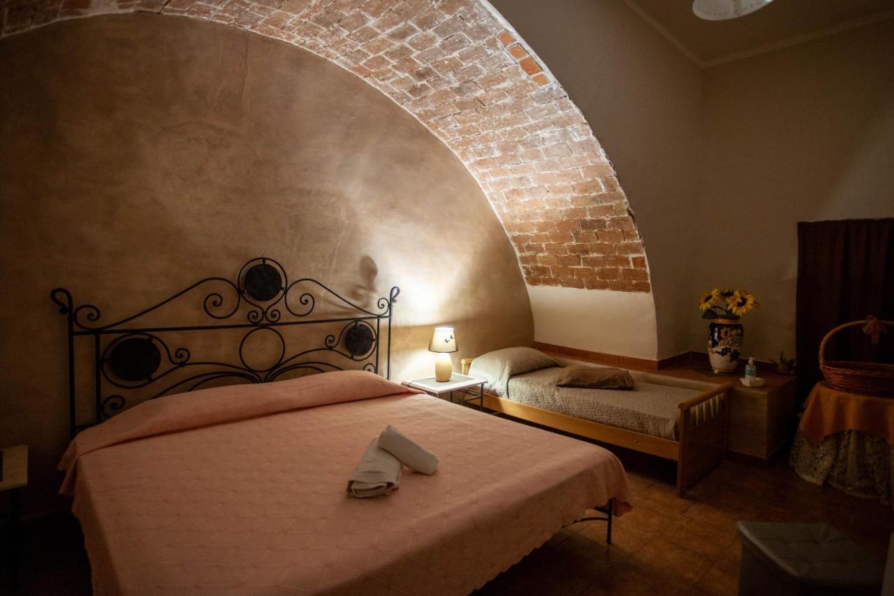 Casa Vacanze Fondaco Di Scillato Scillato  エクステリア 写真